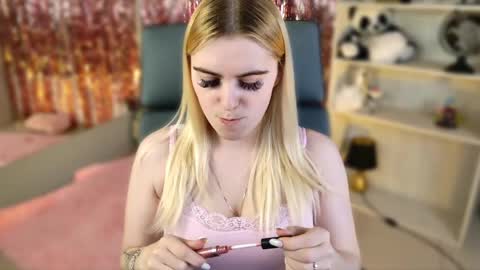 stef_nicks online show from May 1, 2026, 9:03 am