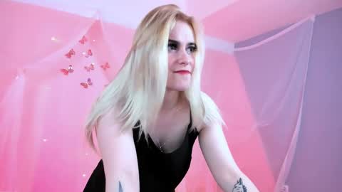 stef_nicks online show from May 7, 2026, 9:14 am