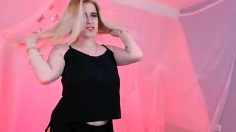stef_nicks online show from May 8, 2026, 9:36 am