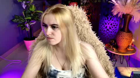 stef_nicks online show from May 10, 2026, 9:03 am