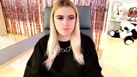 stef_nicks online show from July 17, 2026, 5:03 am