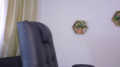 stefannycipriani_ online show from July 27, 2026, 3:08 pm