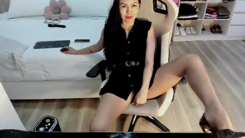 Snapshot of stefi_alizon chatting on June 18, 2026, 12:09 pm Zuly online show from June 18, 2026, 12:09 pm