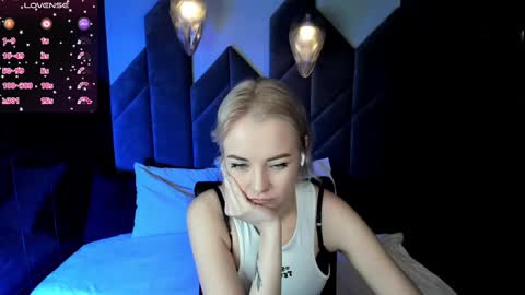 Snapshot of stephanie_sea chatting on February 18, 2025, 5:21 pm Stephanie Sea online show from February 18, 2025, 5:21 pm