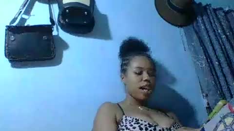 stephaolysca online show from May 13, 2026, 11:51 am