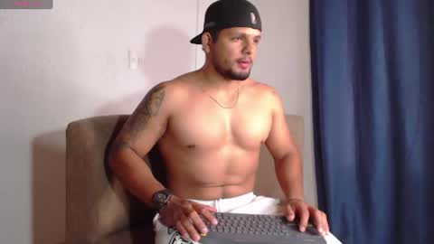 Stone Lee  online show from July 22, 2026, 5:21 am