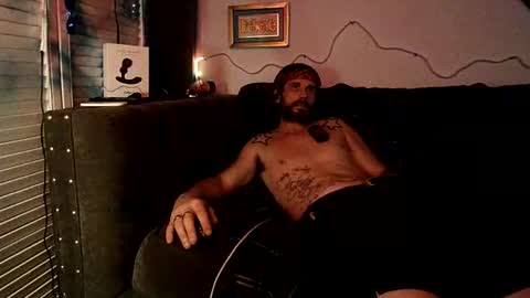 straitpipermann22 online show from May 8, 2026, 3:56 am