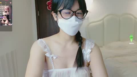 strawberry_loveee online show from July 28, 2026, 3:21 pm