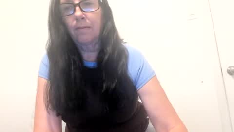 Snapshot of suchasassypeachgoddess chatting on August 3, 2026, 2:32 am Such A Sassy Peach Goddess online show from August 3, 2026, 2:32 am