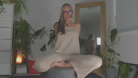 Hi Im Sunnie - Next show Friday August 1 online show from May 8, 2026, 10:26 pm