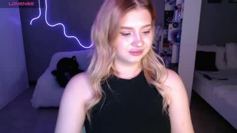 sweet_nicole_333 online show from June 12, 2026, 7:51 am