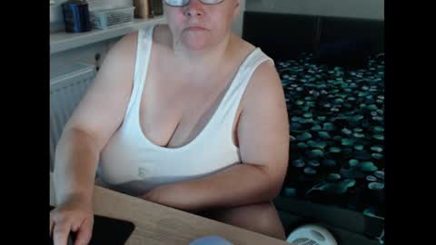 Sweetboobs85h online show from July 23, 2026, 7:23 pm
