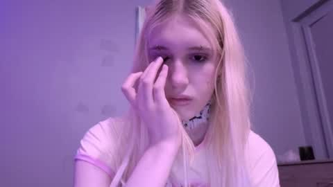 sweetcrystalll online show from June 23, 2026, 12:19 am