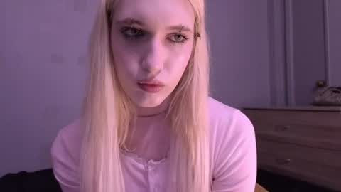 sweetcrystalll online show from June 27, 2026, 8:47 pm