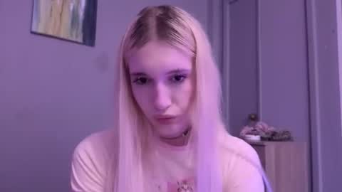 sweetcrystalll online show from June 30, 2026, 3:07 am
