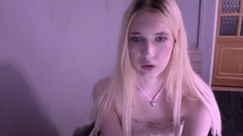 sweetcrystalll online show from July 6, 2026, 6:54 pm