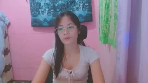 Mia online show from June 8, 2026, 4:57 am