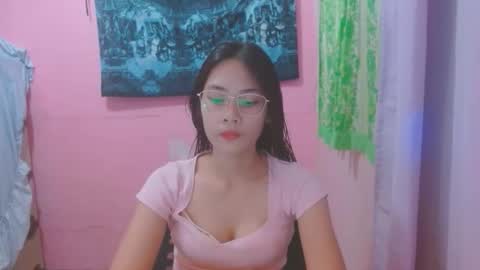 Mia online show from June 9, 2026, 4:57 am
