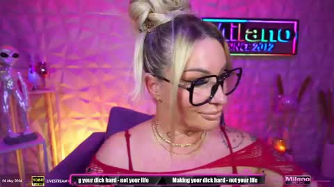 Snapshot of tamaramilano chatting on May 8, 2026, 7:46 am TamaraMilano online show from May 8, 2026, 7:46 am