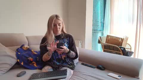 tattoobbgirl online show from April 22, 2026, 2:18 pm