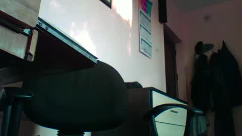 teopicha online show from May 27, 2026, 3:25 am