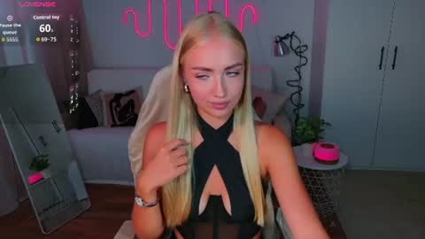 TessaHamilton online show from June 21, 2026, 11:02 am