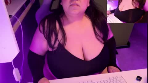 TheBouncingBetty online show from May 17, 2026, 2:42 am