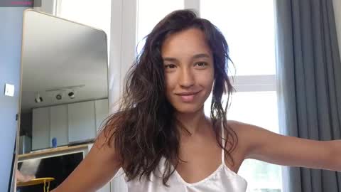 tia_j online show from May 26, 2026, 7:15 am