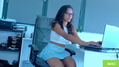 tia_j online show from June 26, 2026, 3:27 pm