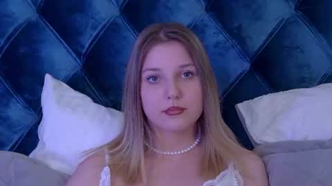 TinaBurton online show from June 19, 2026, 5:17 pm