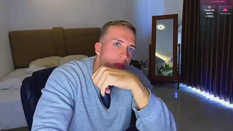Snapshot of tommy_cumfinger chatting on July 25, 2026, 4:32 am Tommy online show from July 25, 2026, 4:32 am