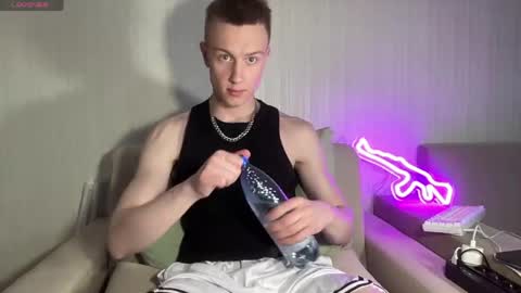 Travis online show from June 4, 2026, 9:26 am