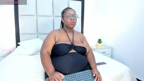 Snapshot of treisyvixen chatting on June 22, 2026, 3:25 am Treisy Vixen big ass online show from June 22, 2026, 3:25 am