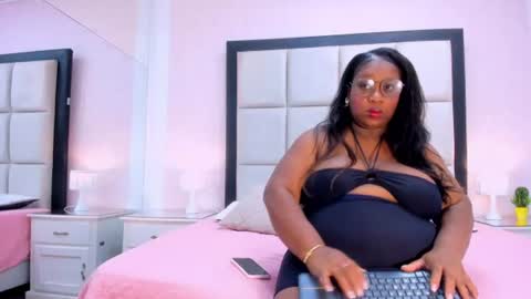 Snapshot of treisyvixen chatting on August 2, 2026, 3:05 am Treisy Vixen big ass online show from August 2, 2026, 3:05 am