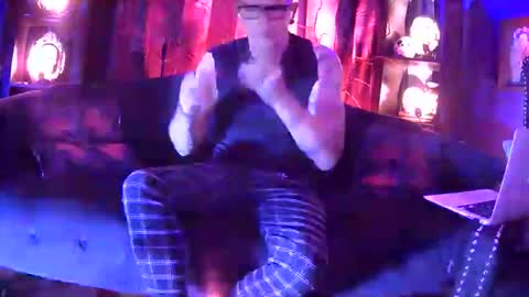 Snapshot of trent_pounder chatting on April 26, 2026, 10:13 am Trent Pounder online show from April 26, 2026, 10:13 am