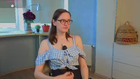 Snapshot of trishdelafontaine chatting on July 23, 2026, 4:32 am Viola online show from July 23, 2026, 4:32 am