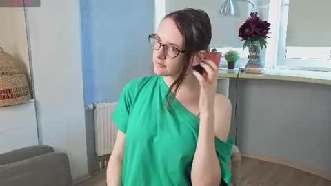 Snapshot of trishdelafontaine chatting on July 25, 2026, 4:10 am Viola online show from July 25, 2026, 4:10 am
