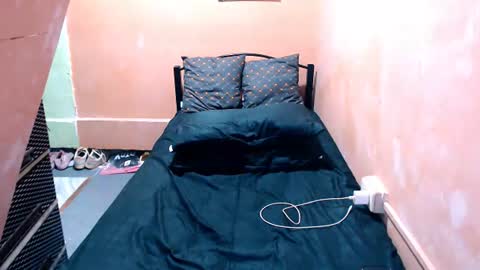 tsjussy online show from July 30, 2026, 1:43 pm
