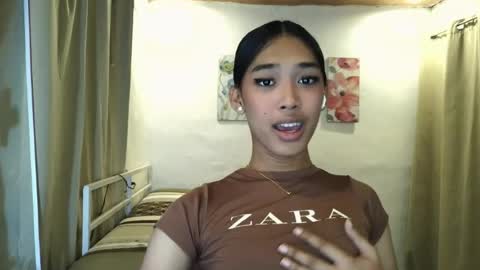 ur_dazzlingmorenaxx online show from July 25, 2026, 3:09 pm