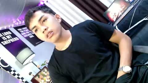 ur_shan21 online show from August 4, 2026, 7:33 am