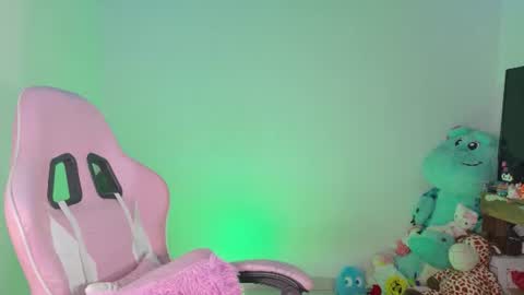 Snapshot of urbaby6irl chatting on July 12, 2026, 10:06 am Danielle online show from July 12, 2026, 10:06 am