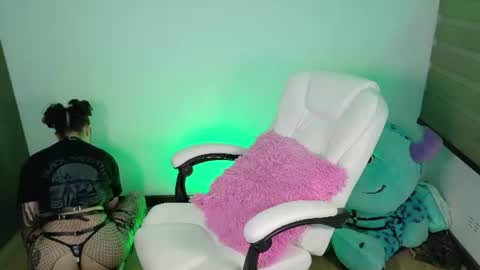 Snapshot of urbaby6irl chatting on August 9, 2026, 10:31 am Danielle online show from August 9, 2026, 10:31 am