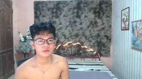 urdreamboy_doms online show from July 22, 2026, 5:21 am