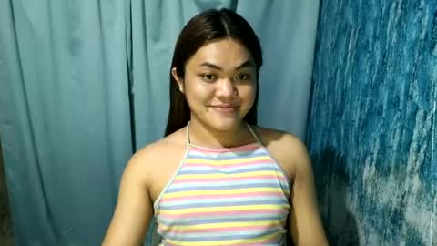 Snapshot of urhottie_bella chatting on June 16, 2026, 12:19 pm urhottie_bella online show from June 16, 2026, 12:19 pm