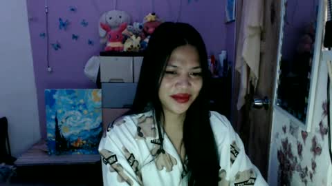 Snapshot of urpreciouspinayxxx chatting on June 20, 2026, 10:45 pm hi im kim online show from June 20, 2026, 10:45 pm