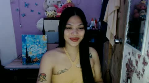 Snapshot of urpreciouspinayxxx chatting on June 21, 2026, 12:19 pm hi im kim online show from June 21, 2026, 12:19 pm