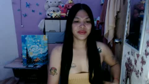 Snapshot of urpreciouspinayxxx chatting on July 7, 2026, 10:52 am hi im kim online show from July 7, 2026, 10:52 am