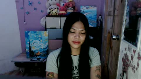 Snapshot of urpreciouspinayxxx chatting on July 17, 2026, 5:18 pm hi im kim online show from July 17, 2026, 5:18 pm