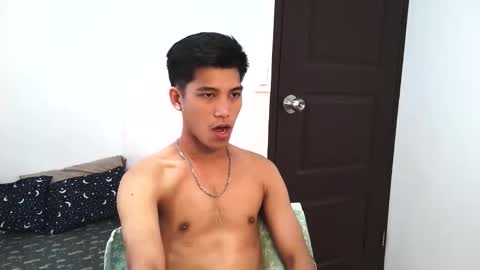 ursweetie_boy online show from March 18, 2026, 4:15 am
