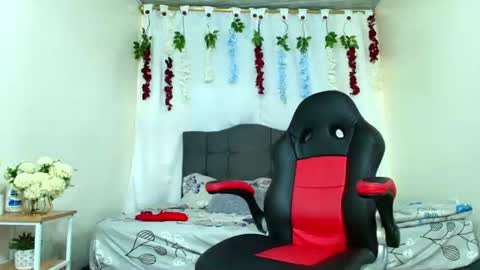 valentina_y_sneiderr online show from July 21, 2026, 4:04 am